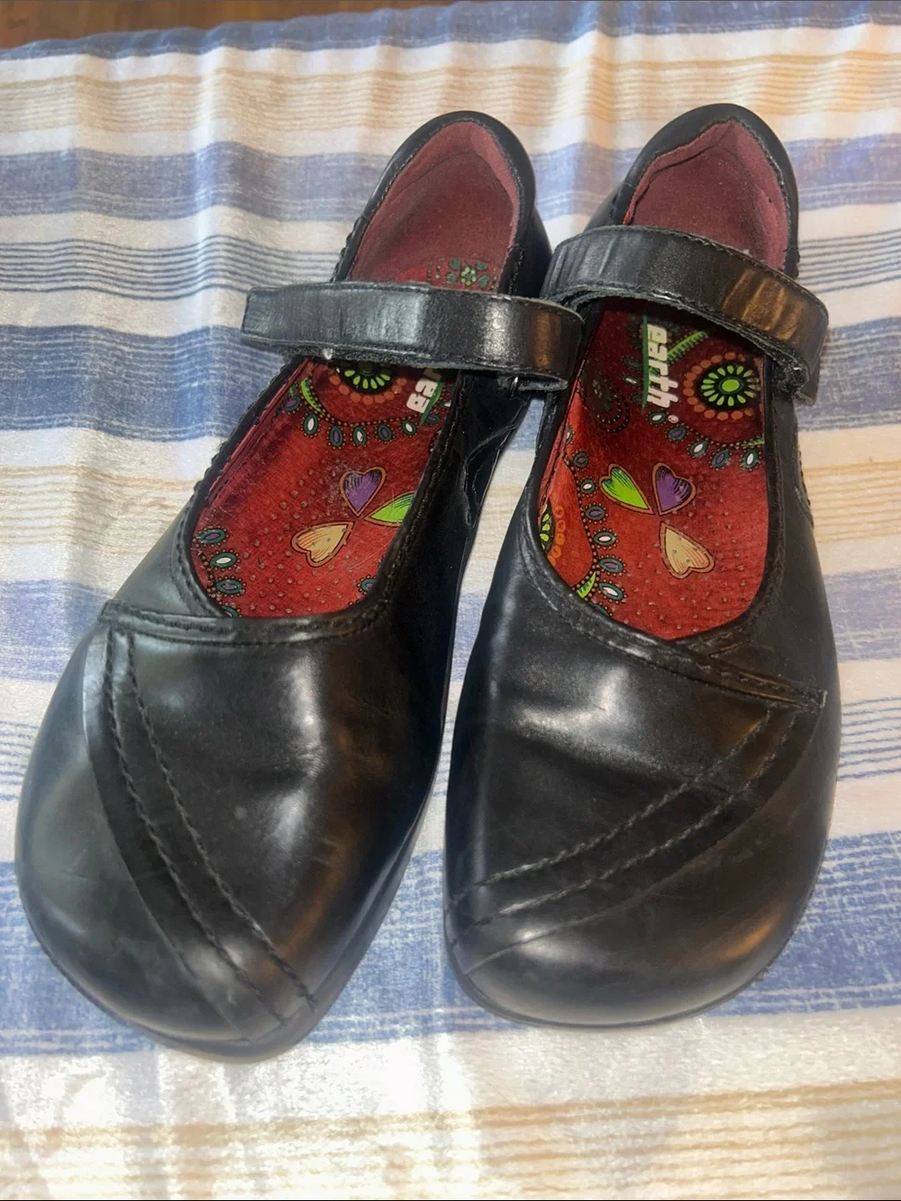 Earth Black Leather Mary Jane Flats with Decorative Red Insole